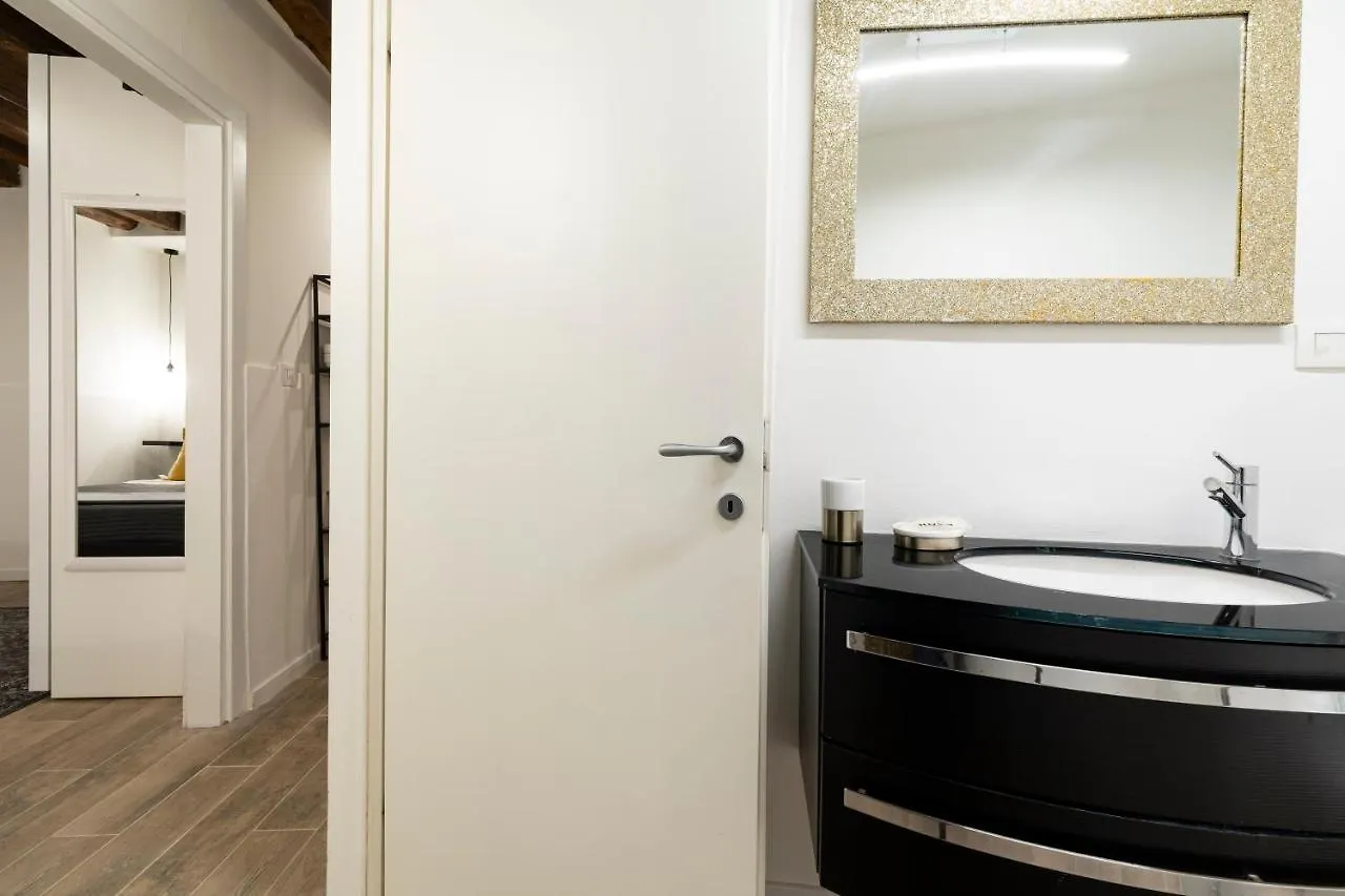 San Marco Pied-A-Terre - Accademia By Wonderful Italy Apartment Venice